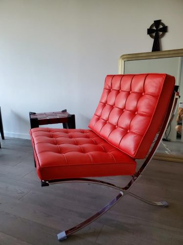Barcelona Chair Replica Black & White horsehair photo review
