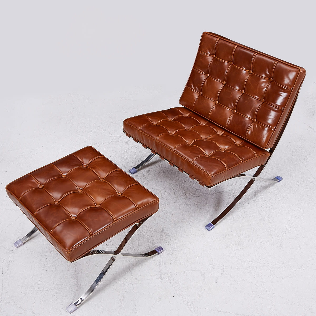 Vintage glossy Tan Brown Barcelona chair